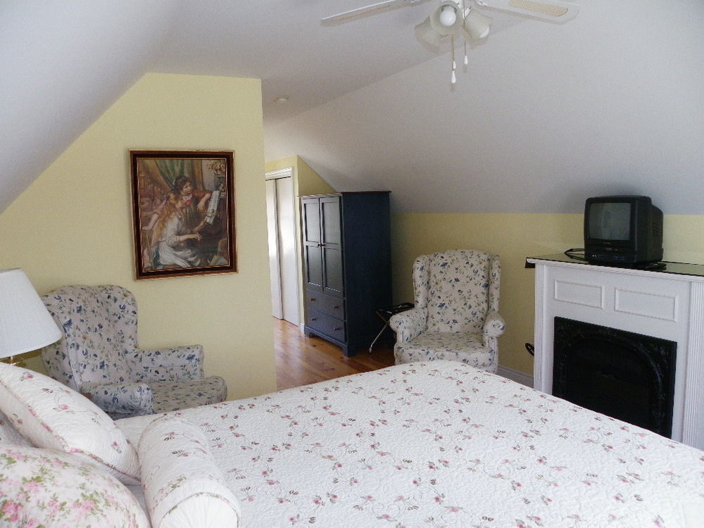 The Colonel'S In Bed And Breakfast Fredericton Esterno foto