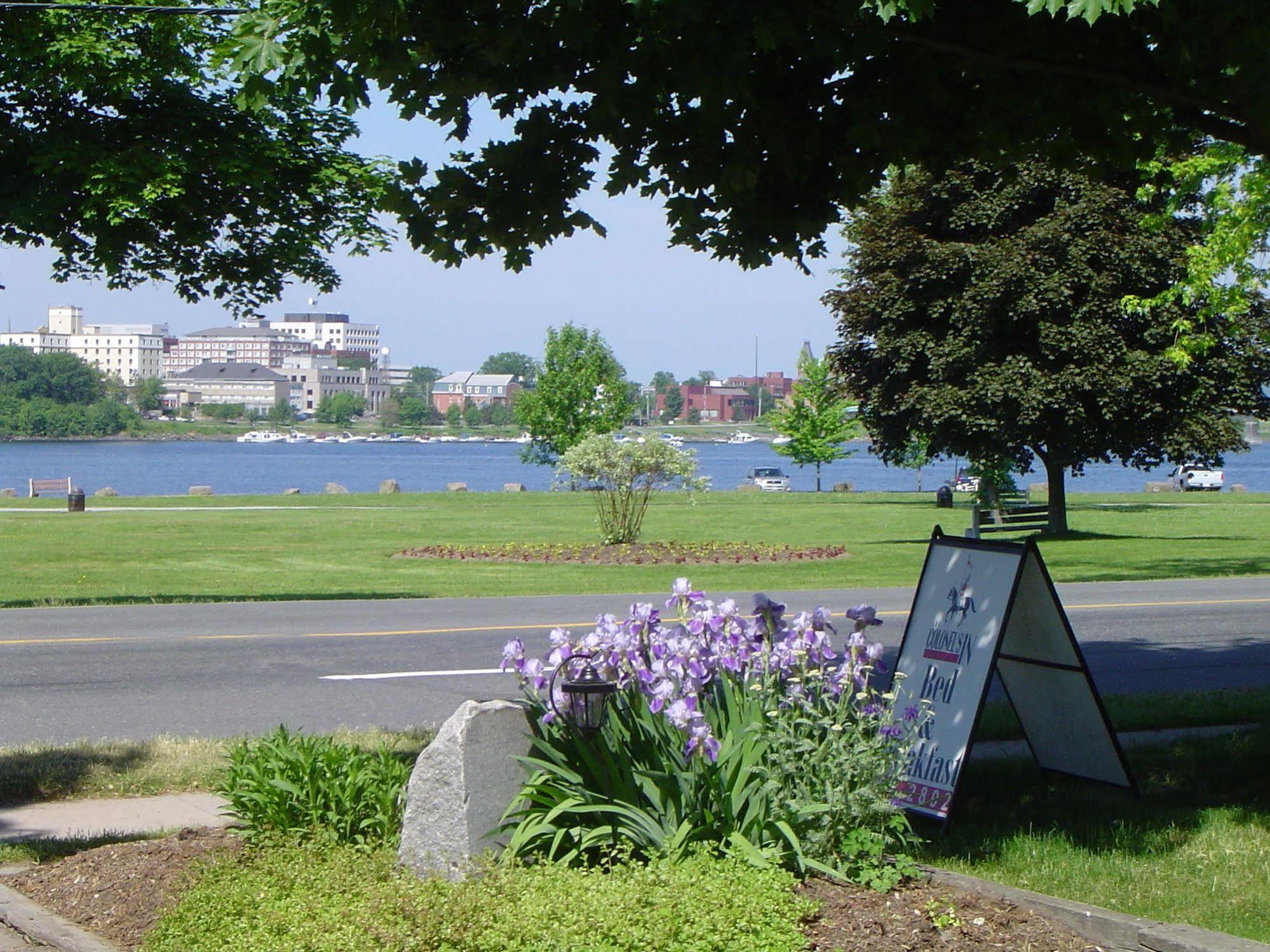 The Colonel'S In Bed And Breakfast Fredericton Esterno foto