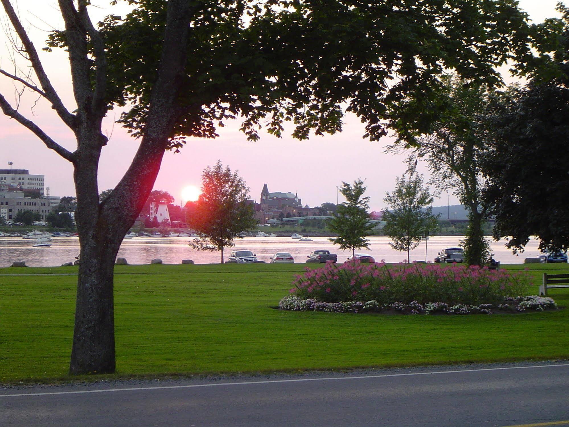 The Colonel'S In Bed And Breakfast Fredericton Esterno foto